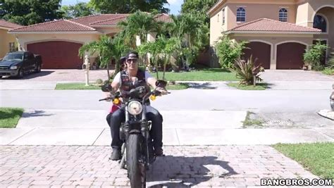 mia khalifa and vega|Mia Khalifa and Julianna Vega amazing threesome action.